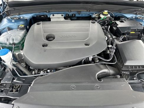 Certified 2025 Volvo XC40 B5 Plus image 33