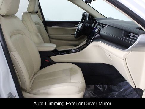 Used 2021 Jeep Grand Cherokee L Limited w/ Luxury Tech Group II image 18