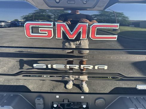 Used 2023 GMC Sierra 1500 Elevation w/ X31 Off-Road Package AWD/4WD image 30