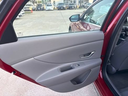 Used 2025 Hyundai Elantra SEL FWD image 14