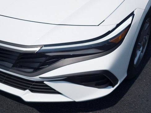 New 2026 Hyundai Elantra SE FWD image 9