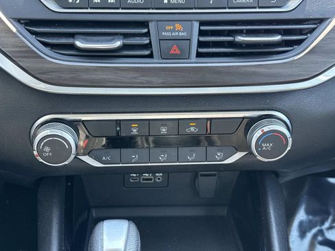 Used 2024 Nissan Altima 2.5 SV image 11