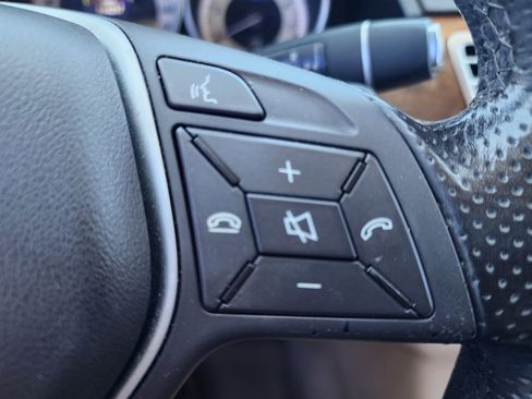 Used 2014 Mercedes-Benz E 350 Sedan image 19