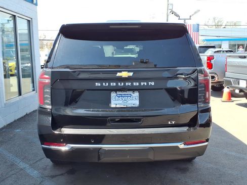 Used 2025 Chevrolet Suburban LT AWD/4WD image 5