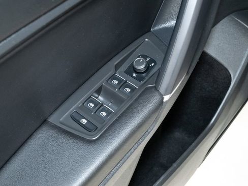 Used 2020 Volkswagen Tiguan SE w/ Panoramic Sunroof Package AWD/4WD image 10