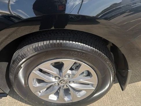 Used 2026 Toyota Sienna XLE FWD image 14