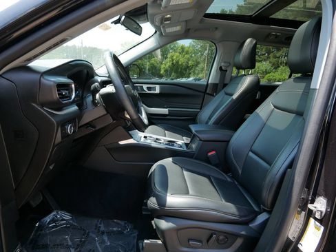 Used 2023 Ford Explorer XLT w/ Equipment Group 202A AWD/4WD image 14