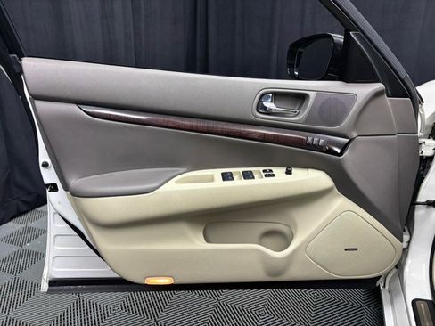 Used 2011 INFINITI G37 x Sedan w/ Premium Pkg image 22