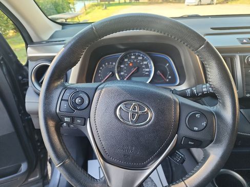 Used 2014 Toyota RAV4 Limited image 16