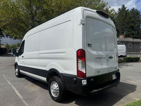 Used 2024 Ford Transit 250 148 Medium Roof AWD image 4