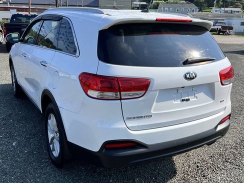 Used 2017 Kia Sorento FWD image 5
