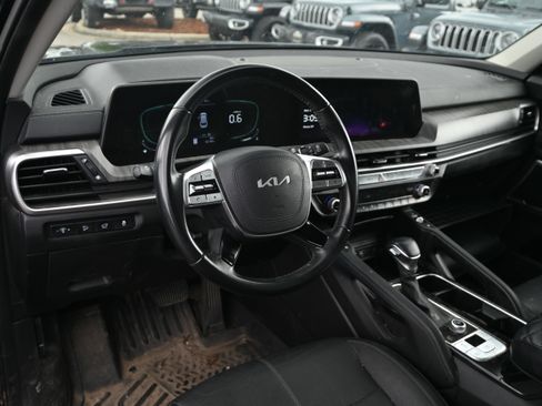 Used 2023 Kia Telluride EX w/ EX Captain's Chair Package FWD image 11
