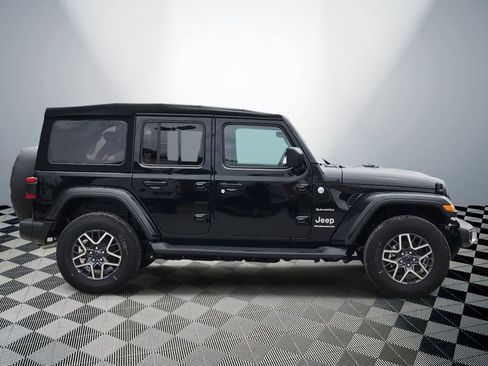 Used 2024 Jeep Wrangler Sahara image 4
