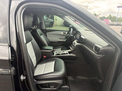 Used 2023 Ford Explorer XLT w/ Equipment Group 202A AWD/4WD image 37