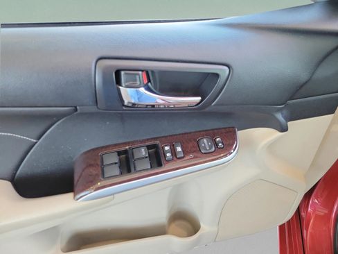 Used 2014 Toyota Camry XLE w/ Leather Package image 7