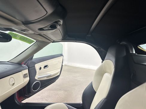 Used 2005 Chrysler Crossfire Limited image 22