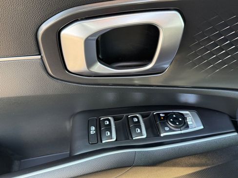 Certified 2025 Kia Sorento LX image 11