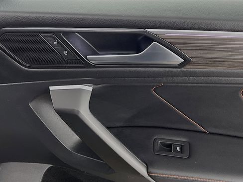 Used 2024 Volkswagen Tiguan Wolfsburg Edition image 32