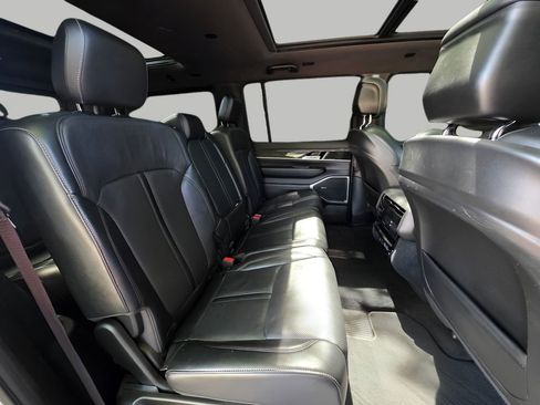 Used 2022 Jeep Wagoneer Series II w/ Premium Group I AWD/4WD image 10