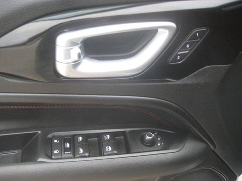 Used 2022 Jeep Compass Trailhawk w/ Trailhawk Elite Group AWD/4WD image 16