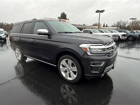 Used 2024 Ford Expedition Platinum image 2