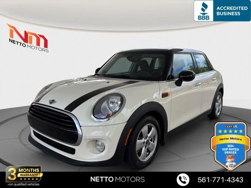 Used 2017 MINI Cooper 4-Door Hardtop w/ Premium Package FWD image 1