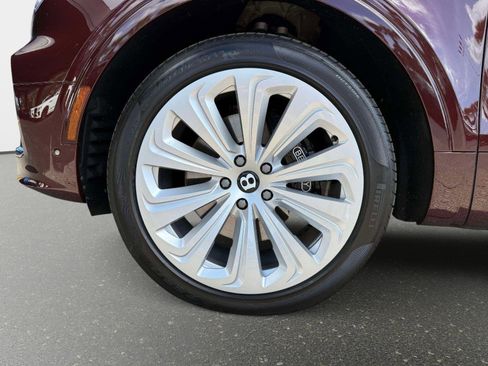 Used 2022 Bentley Bentayga image 13