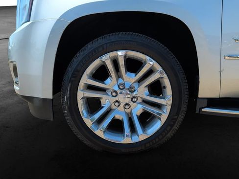 Used 2020 GMC Yukon XL SLT w/ Premium Edition AWD/4WD image 9