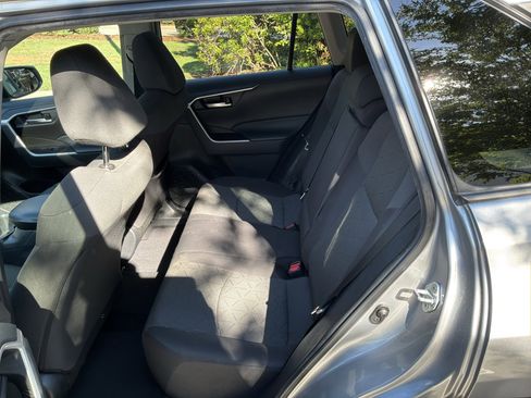 Used 2019 Toyota RAV4 XLE Premium w/ Cold Weather Package AWD/4WD image 31
