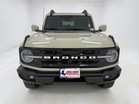 Used 2025 Ford Bronco Outer Banks AWD/4WD image 3