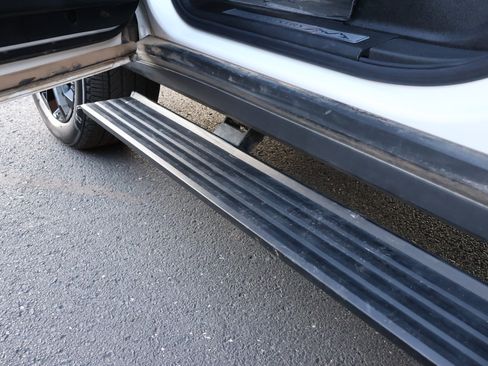 Certified 2025 Chevrolet Suburban High Country image 11