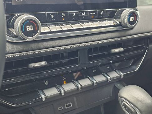 Used 2023 Chevrolet Colorado LT w/ LT Convenience Package II image 35