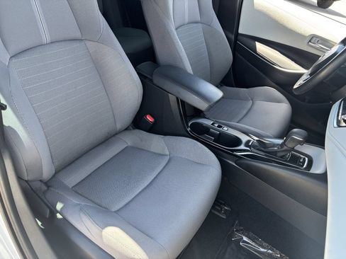 Used 2024 Toyota Corolla SE FWD image 8
