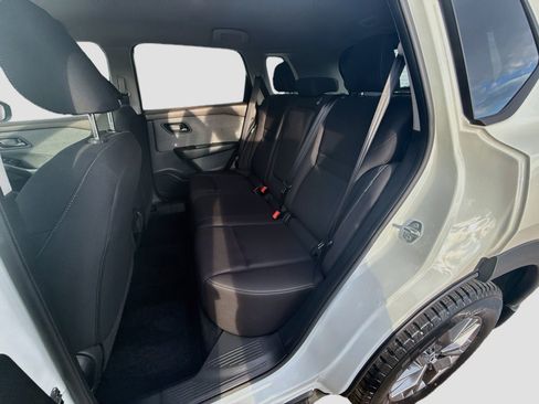 Used 2023 Nissan Rogue S AWD/4WD image 28