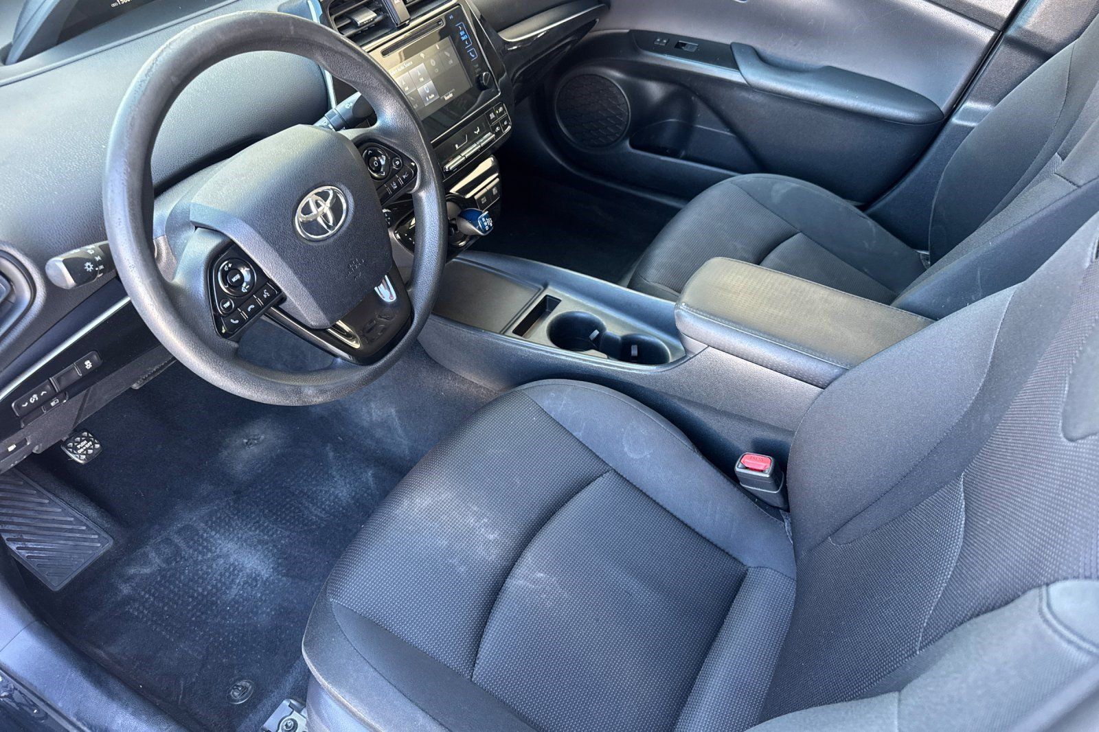 Used 2019 Toyota Prius L Eco FWD image 4