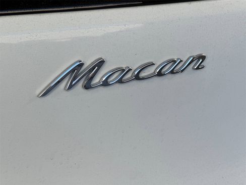 Used 2025 Porsche Macan image 34