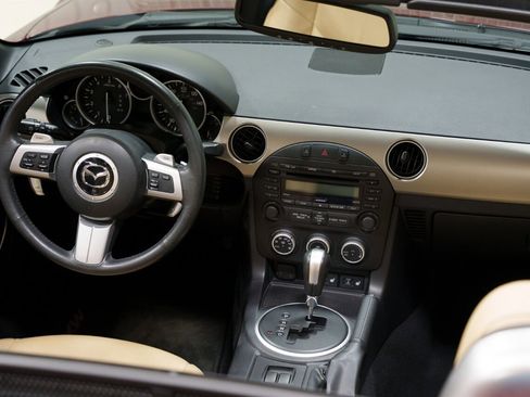 Used 2009 MAZDA MX-5 Miata Grand Touring w/ Premium Pkg image 24