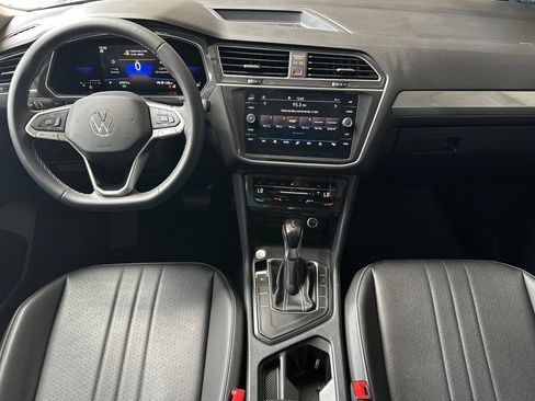 Used 2023 Volkswagen Tiguan SE w/ Panoramic Sunroof Package FWD image 13