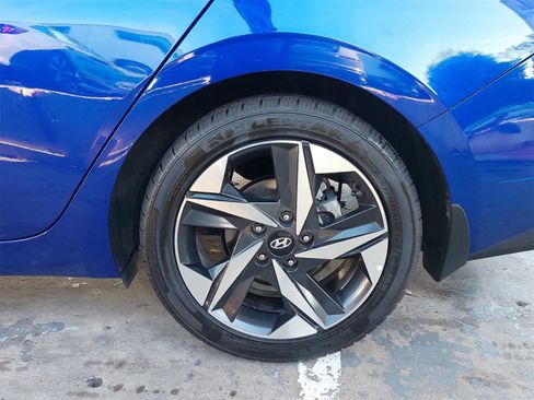 Used 2022 Hyundai Elantra Limited w/ Preferred Accessory Package image 34