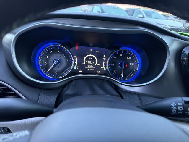 Used 2024 Chrysler Pacifica Touring-L FWD image 17