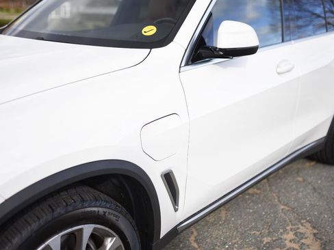 Used 2021 BMW X5 xDrive45e w/ Premium Package 3 image 8