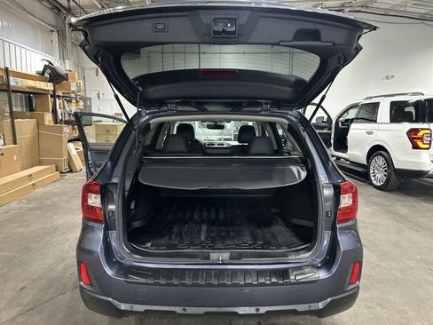 Used 2017 Subaru Outback 3.6R Limited AWD/4WD image 25