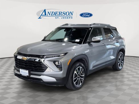 Used 2025 Chevrolet TrailBlazer LT FWD image 1