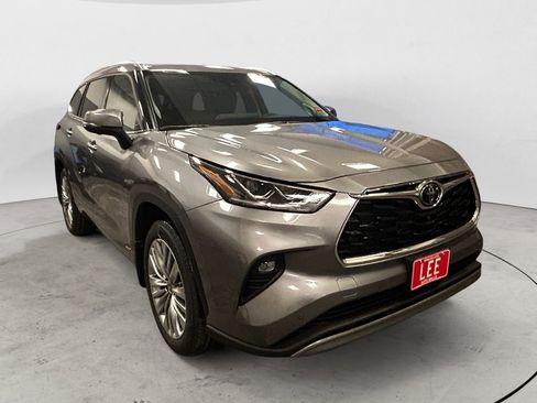 New 2026 Toyota Highlander Platinum image 7