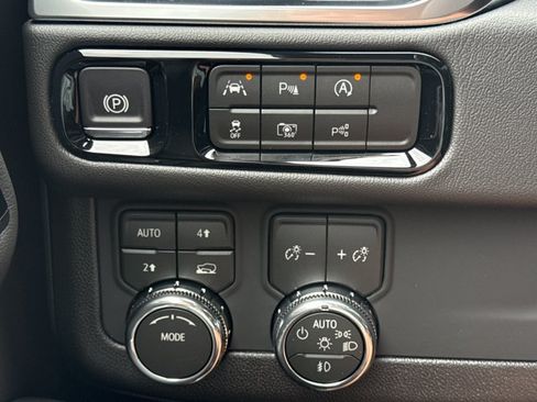 New 2026 GMC Yukon XL Denali w/ LPO, Floor Liner Package AWD/4WD image 24