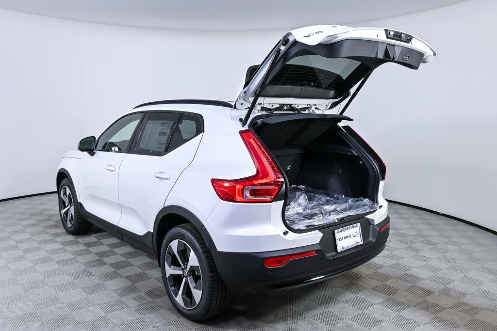 Used 2026 Volvo XC40 B5 Plus w/ Protection Package Premier AWD/4WD image 31
