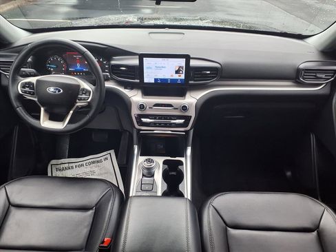 Used 2023 Ford Explorer XLT w/ Equipment Group 202A image 9