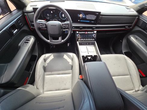 Used 2025 Hyundai Santa Fe Calligraphy AWD/4WD image 13