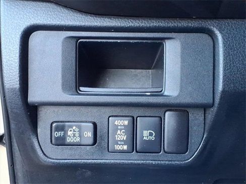 Used 2018 Toyota Tacoma TRD Off-Road image 12