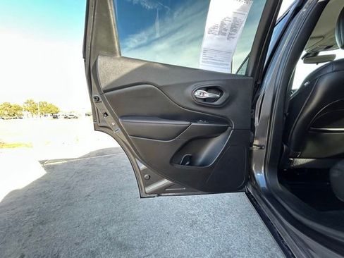 Used 2020 Jeep Cherokee Trailhawk w/ Cold Weather Group image 22